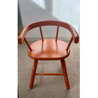 Vintage oranje kinderstoeltje nr 329